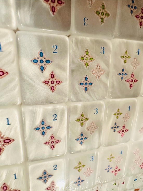 The Unbranded Brand Other - NIB Luxe, Premium, Pearlized American Mahjong Tiles Pearl Crown 160 pieces